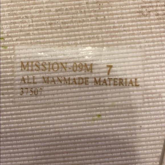 Bamboo Gold Glitter Sandals - Picture 6 of 7